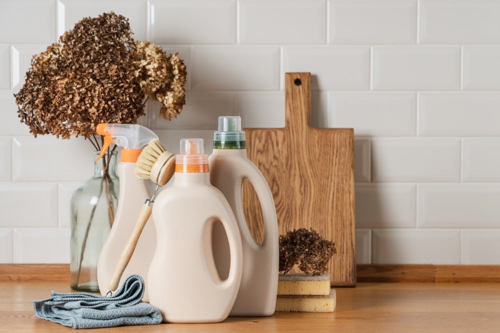 Does vinegar really clean everything